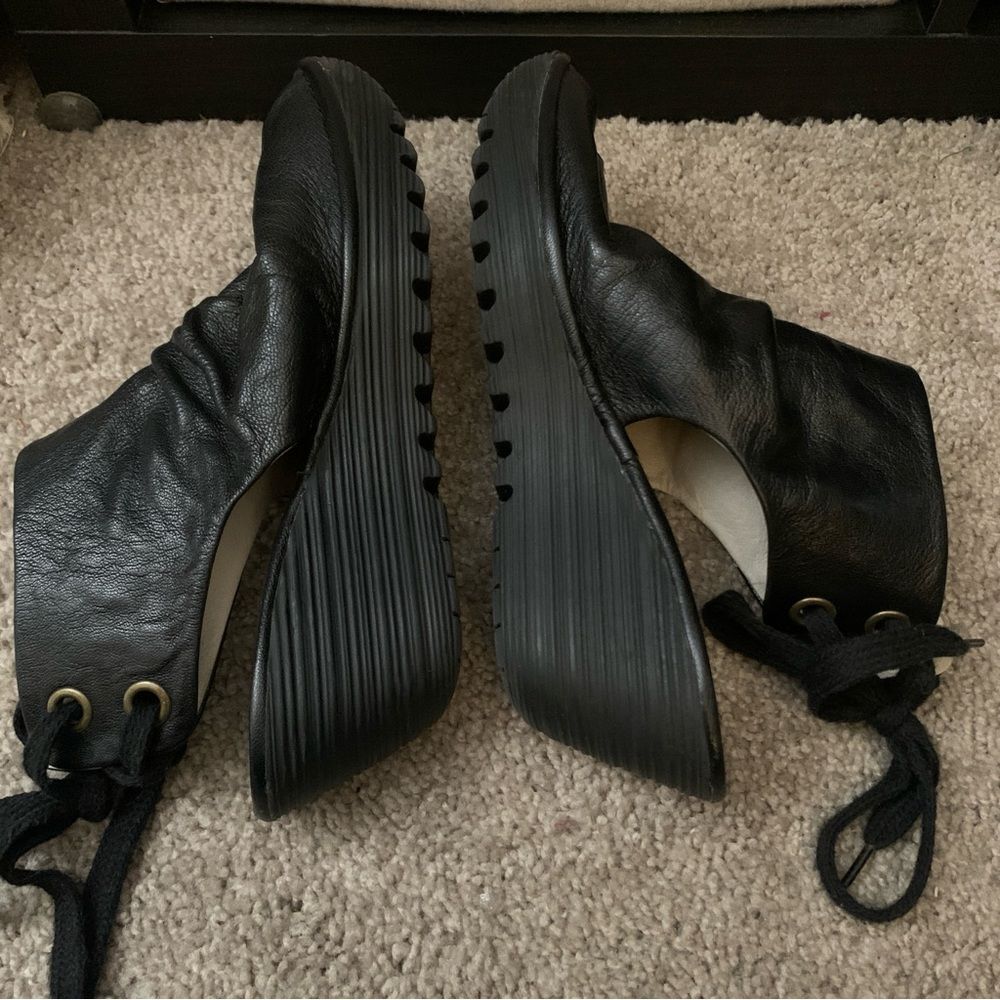 Fly London womens  Black Leather peep toe Shoes back lace up wedge size 40